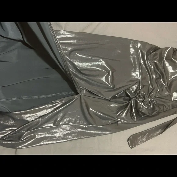 Silver evening gown - Picture 5 of 6